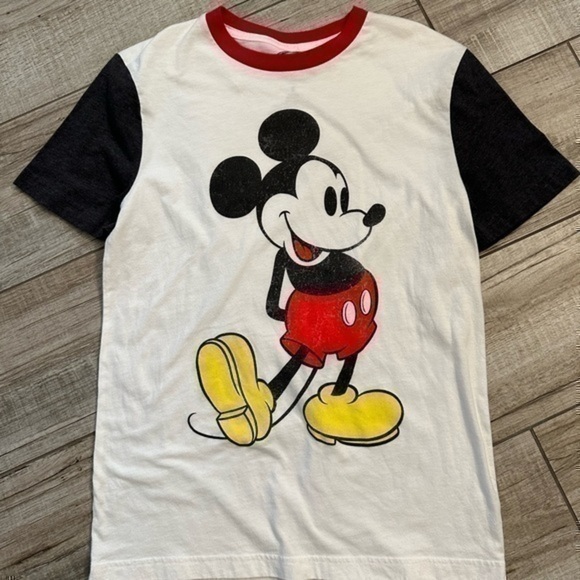 Very Cool Classic Disney Mickey Mouse Shirt - Like New! - Picture 1 of 2